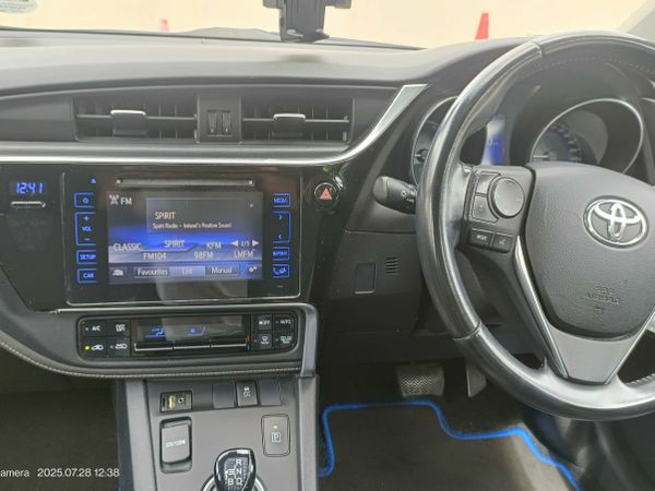 Toyota Auris MPV, Petrol Hybrid, 2016, Bronze