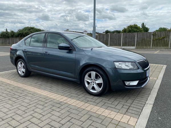Skoda Octavia Saloon, Diesel, 2016, Grey
