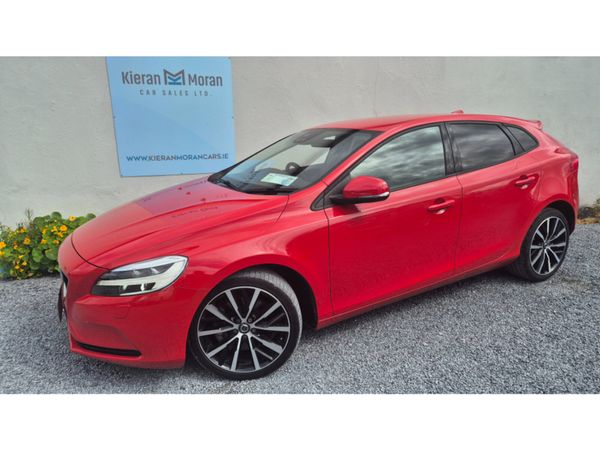 Volvo V40 Hatchback, Diesel, 2018, Red