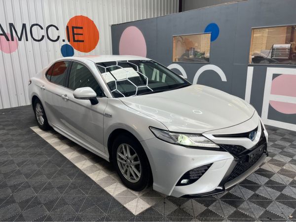 Toyota Camry Saloon, Petrol Hybrid, 2020, White