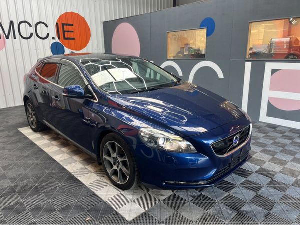 Volvo V40 Estate, Petrol, 2015, Blue