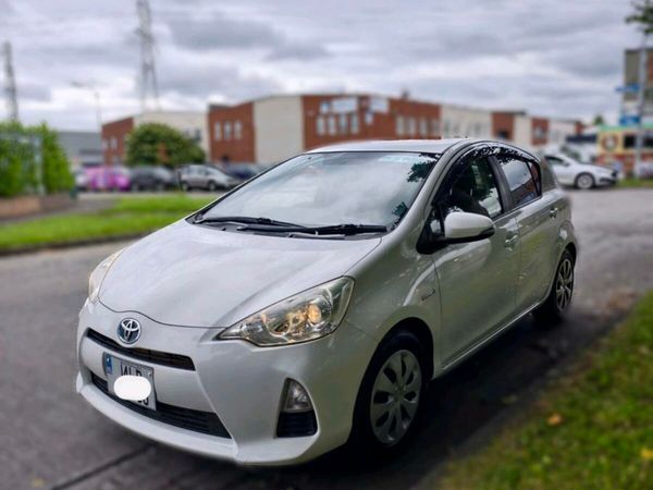 Toyota Aqua Hatchback, Petrol Hybrid, 2014, White