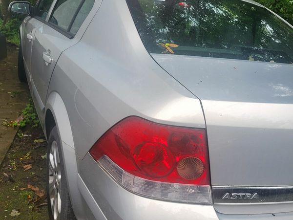 Opel Astra Saloon, Petrol, 2010, Yellow