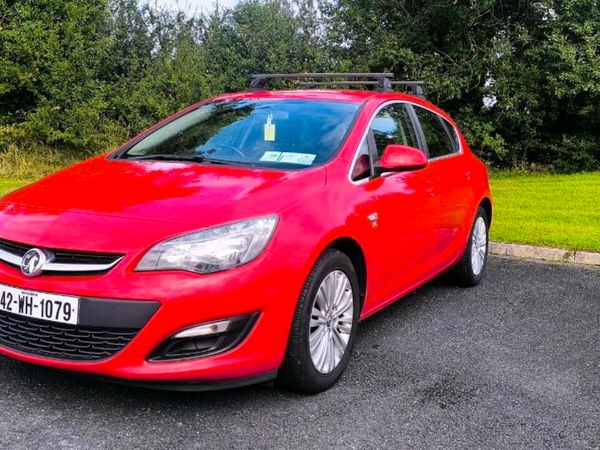 Vauxhall Astra Hatchback, Petrol, 2014, Red