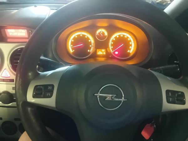 Opel Corsa Hatchback, Petrol, 2011, Black