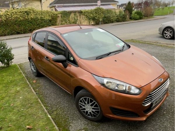 Ford Fiesta Hatchback, Petrol, 2013, Gold