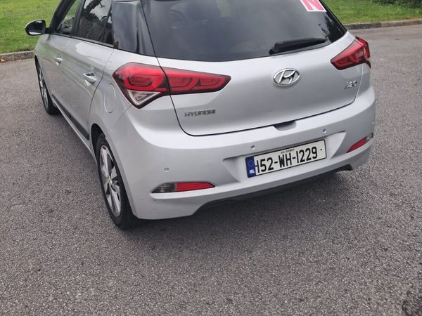Hyundai i20 Hatchback, Diesel, 2015, Silver