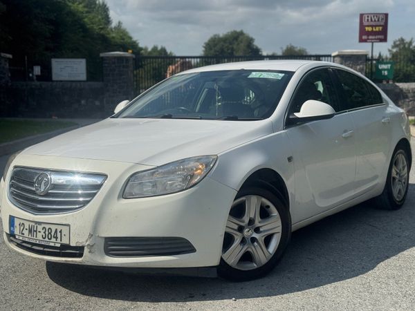 Vauxhall Insignia Hatchback, Diesel, 2012, White