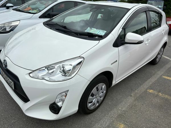 Toyota Aqua Hatchback, Petrol Hybrid, 2016, White