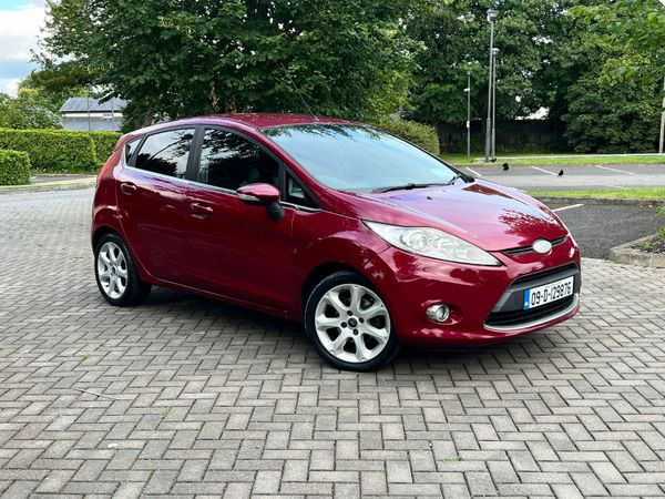 Ford Fiesta Hatchback, Petrol, 2009, Red