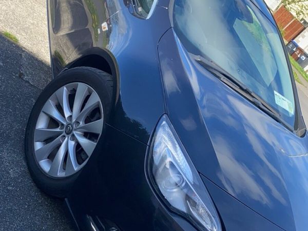 Opel Astra Hatchback, Petrol, 2014, Black