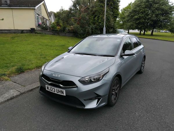 Kia Ceed Hatchback, Petrol, 2023, Silver
