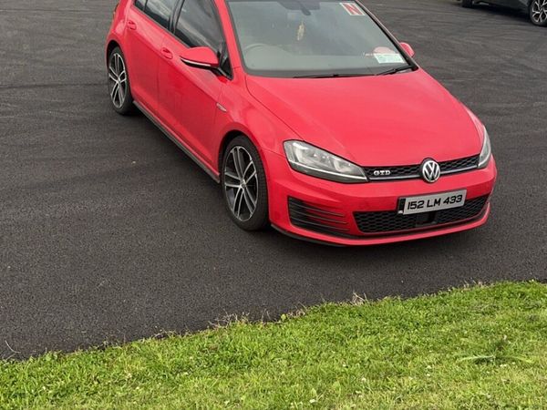 Volkswagen Golf Hatchback, Diesel, 2015, Red