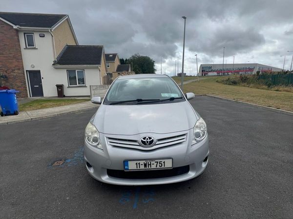 Toyota Auris Hatchback, Diesel, 2011, Silver