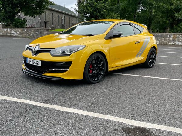 Renault Megane Hatchback, Petrol, 2018, Yellow