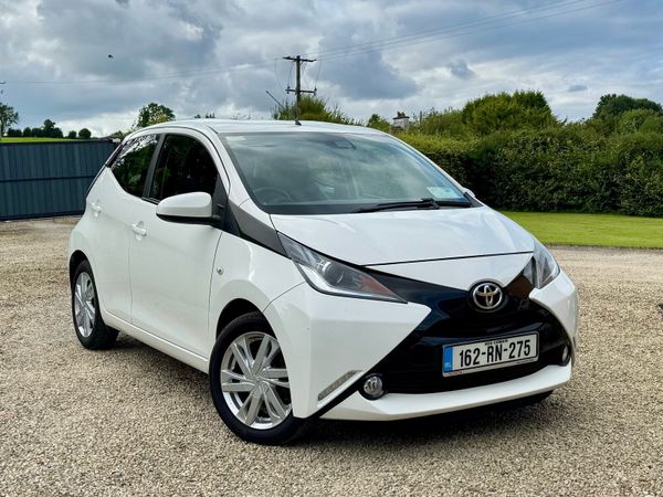 Toyota Aygo Hatchback, Petrol, 2016, White