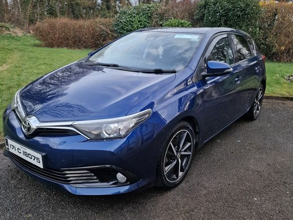 Toyota Auris Hatchback, Diesel, 2017, Blue