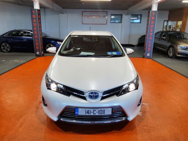 Toyota Auris MPV, Petrol Hybrid, 2014, White