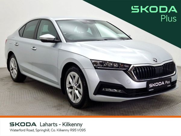 Skoda Octavia Saloon, Petrol, 2022, Silver
