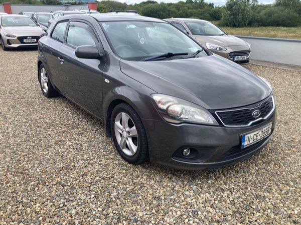 Kia Ceed Hatchback, Diesel, 2011, Grey