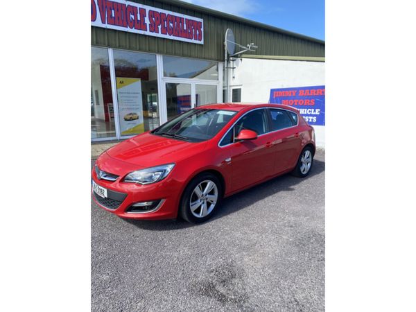 Vauxhall Astra Hatchback, Petrol, 2016, Red