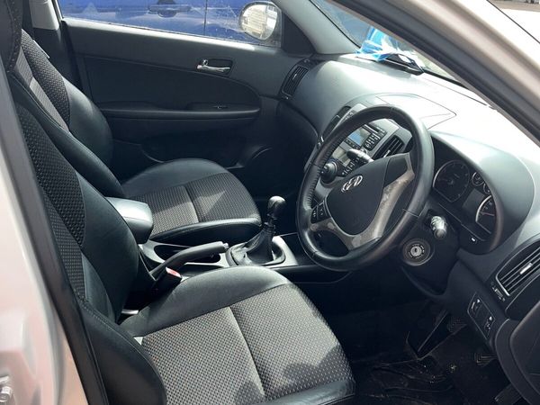 Hyundai i30 Hatchback, Diesel, 2010, Silver