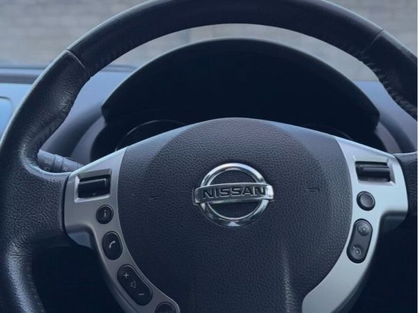 Nissan Qashqai Hatchback, Diesel, 2011, Silver