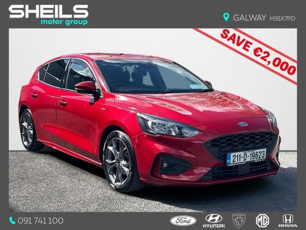 Ford Focus Hatchback, Diesel, 2021, Red
