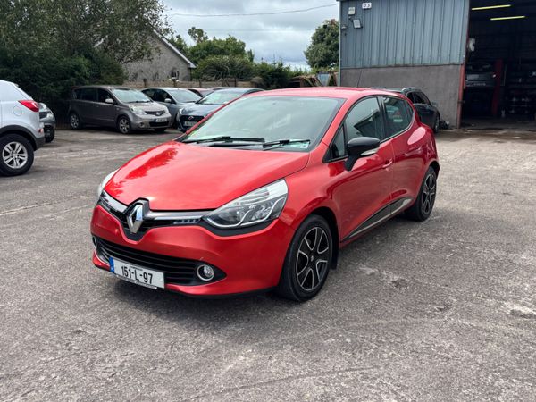 Renault Clio Hatchback, Petrol, 2015, Red