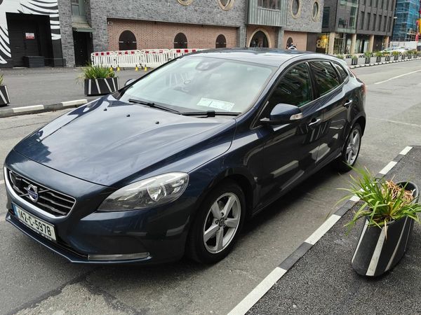 Volvo V40 Hatchback, Diesel, 2014, Blue