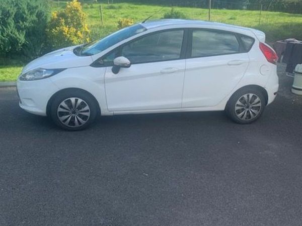 Ford Fiesta Hatchback, Petrol, 2012, White