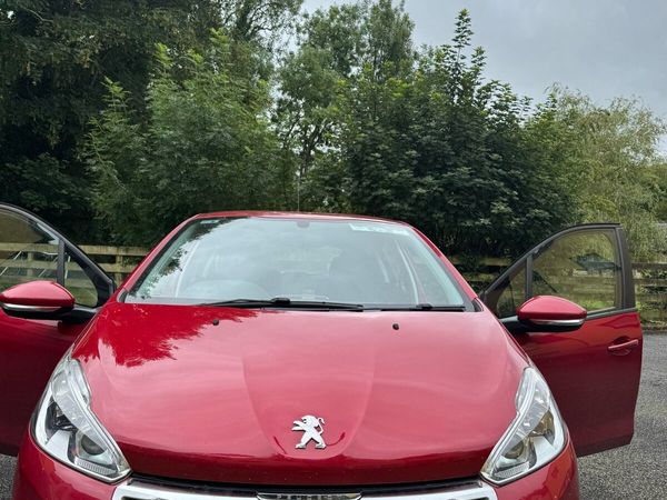 Peugeot 208 Hatchback, Petrol, 2016, Red