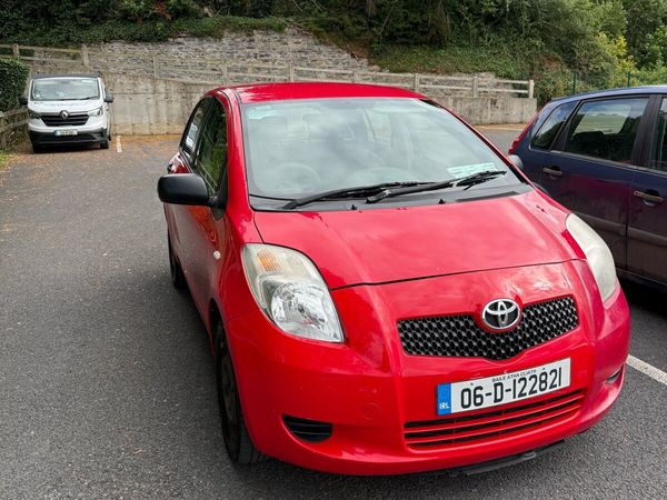 Toyota Yaris Hatchback, Petrol, 2006, Red