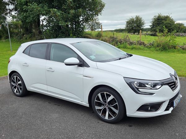 Renault Megane Hatchback, Petrol, 2019, White