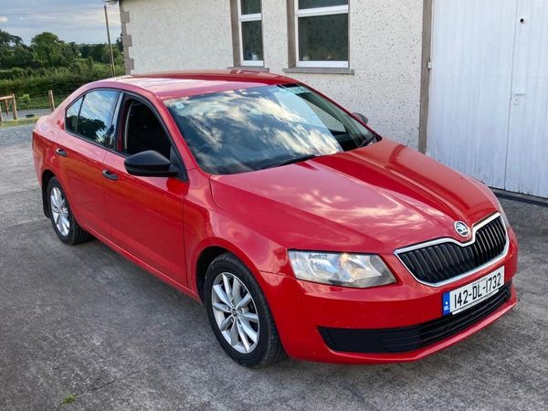 Skoda Octavia Hatchback, Diesel, 2014, Red