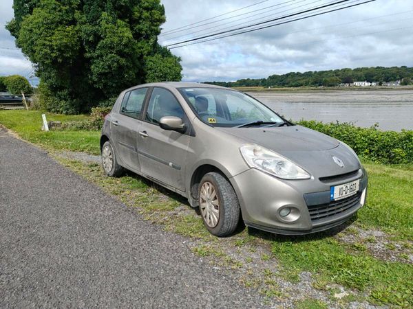 Renault Clio Hatchback, Ethanol Petrol, 2010, Gold
