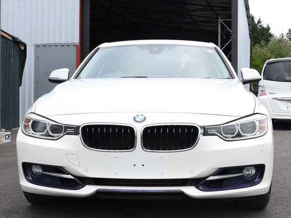 BMW 3-Series Saloon, Petrol, 2013, White