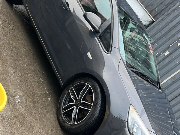 Vauxhall Astra Hatchback, Diesel, 2013, Grey