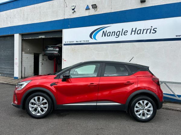 Renault Captur Hatchback, Petrol, 2021, Red