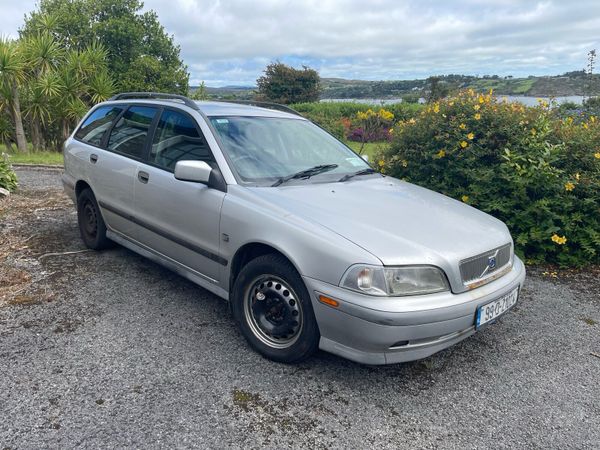 Volvo V40 Estate, Petrol, 1999, Grey