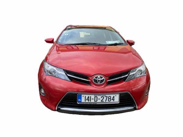 Toyota Auris MPV, Petrol, 2014, Red