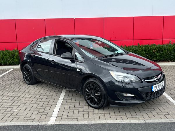 Opel Astra Saloon, Petrol, 2013, Black