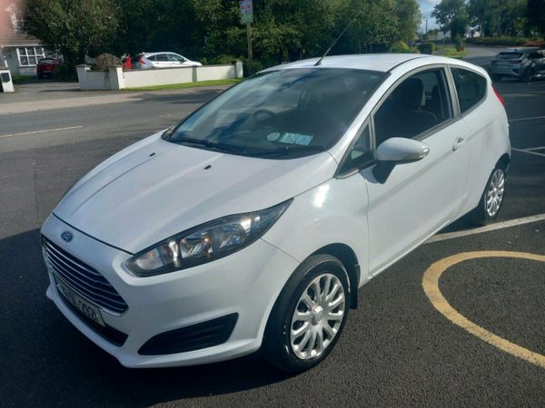 Ford Fiesta Hatchback, Petrol, 2014, White
