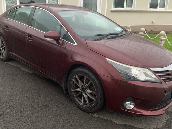 Toyota Avensis Saloon, Diesel, 2013, Red