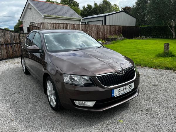 Skoda Octavia Saloon, Diesel, 2016, Brown