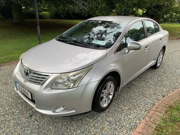 Toyota Avensis Saloon, Petrol, 2010, Silver