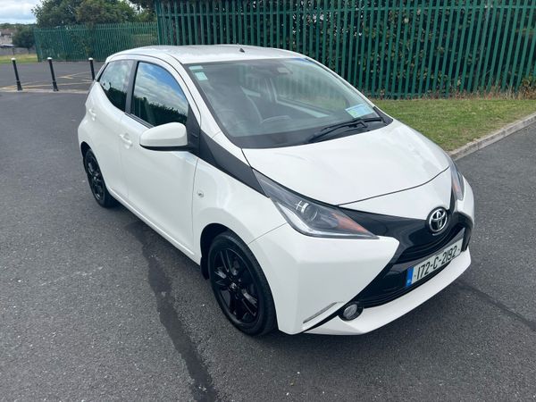 Toyota Aygo Hatchback, Petrol, 2017, White