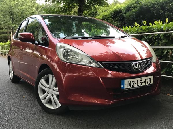 Honda Jazz Hatchback, Petrol, 2014, Red