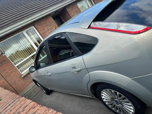 Ford Focus Hatchback, Diesel, 2010, Silver