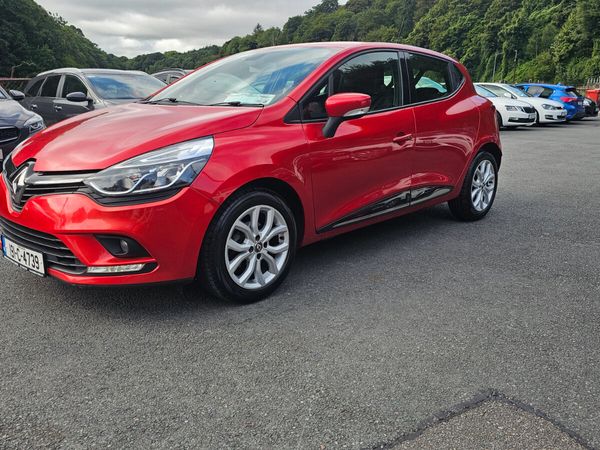 Renault Clio Hatchback, Petrol, 2019, Red